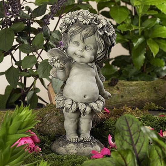 Elfe Lalula stehend mit Blüte