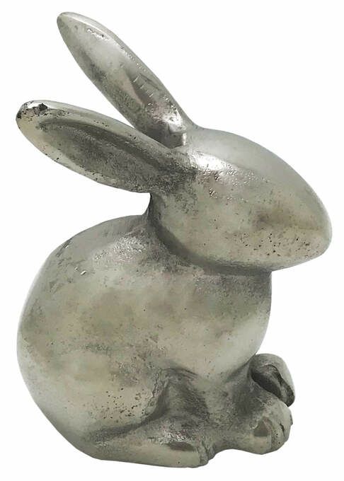 Hase Alu sitzend