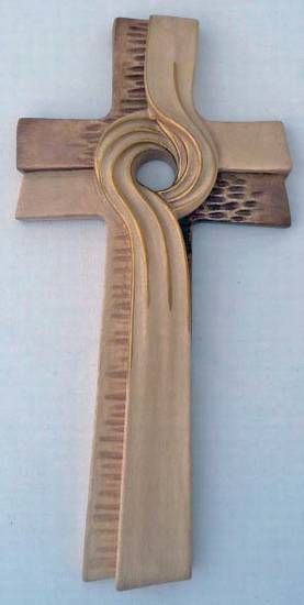 Holzkreuz gebeizt.