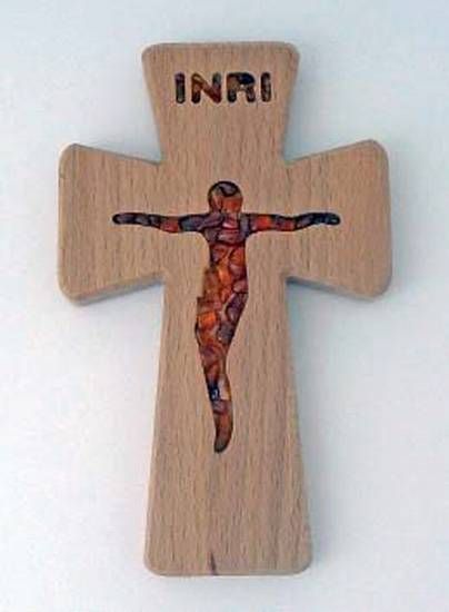Holzkreuz mit Bernsteinkorpus
