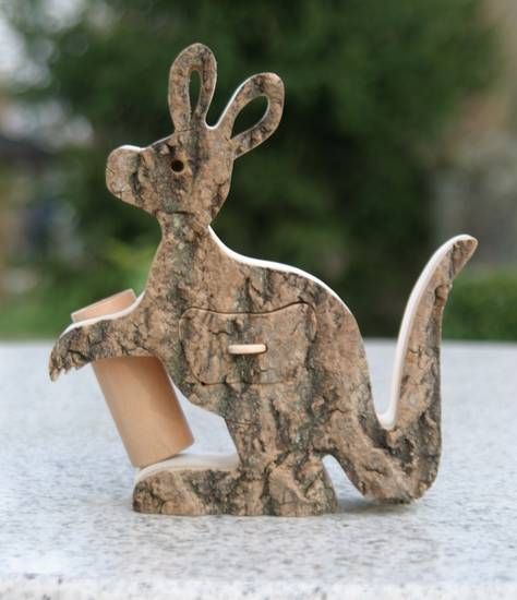 Känguru Stifthalter mit Rinde