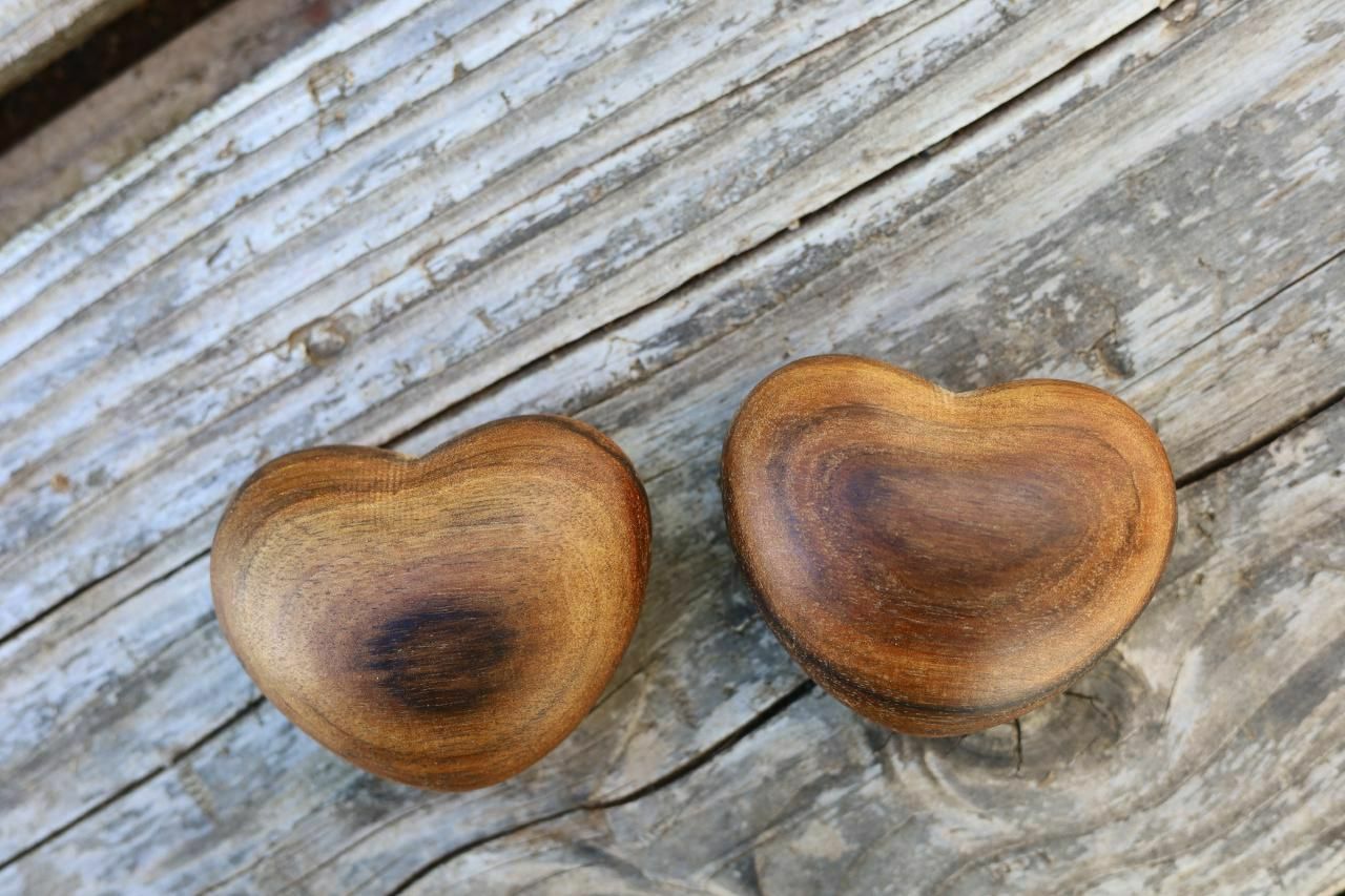 Herz Handschmeichler Nussbaumholz