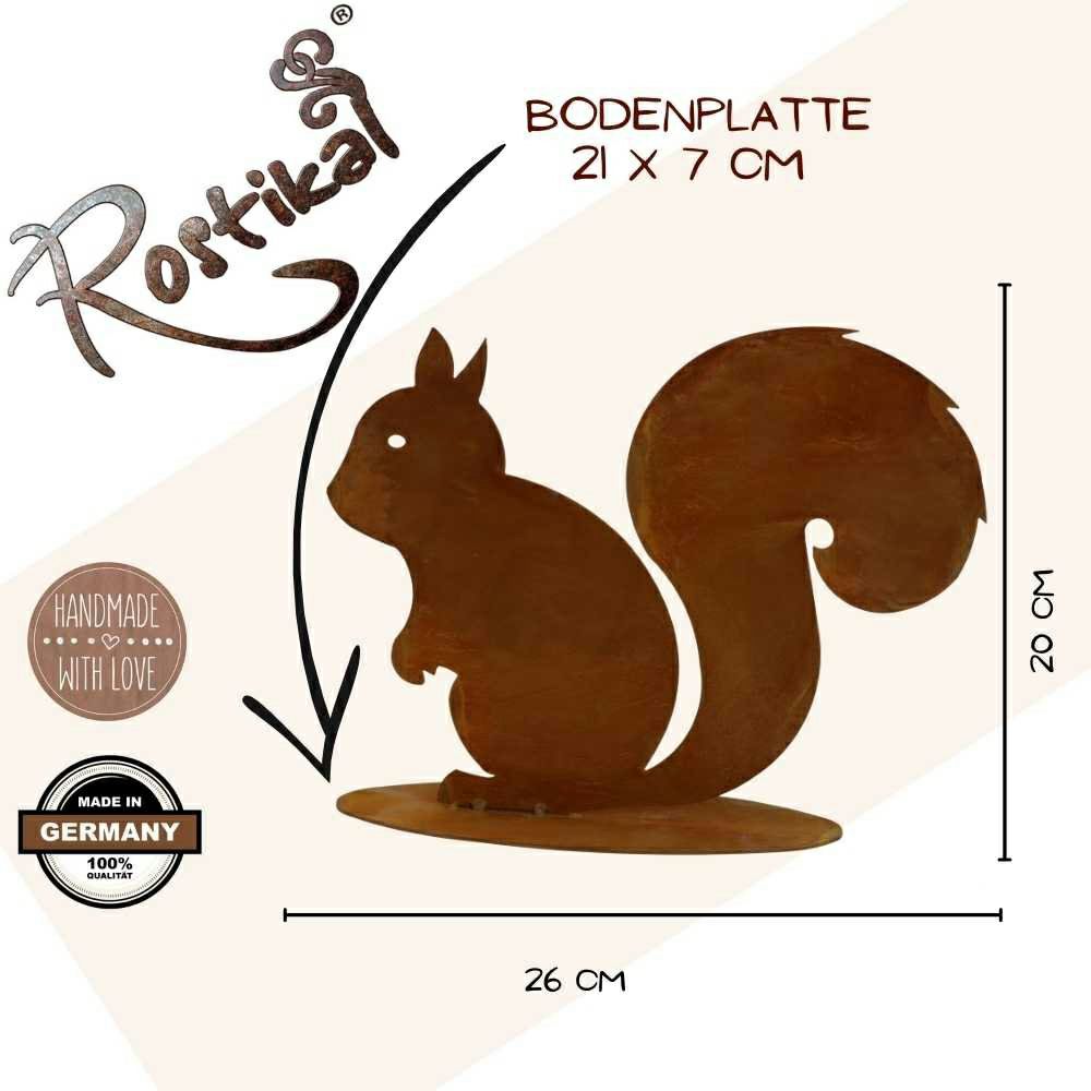 Eichhörnchen aus Rost auf Bodenplatte
